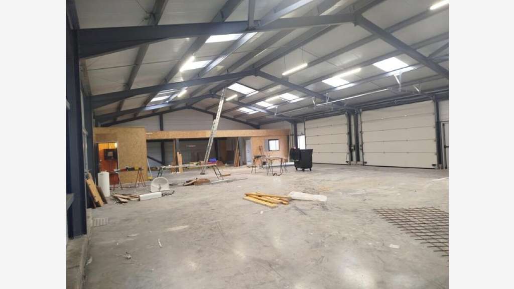 À louer – Local d'activités de 336 m² à Vierzon – 