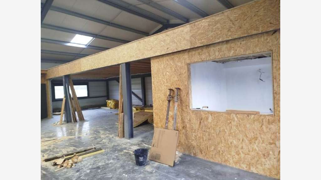 À louer – Local d'activités de 336 m² à Vierzon – 
