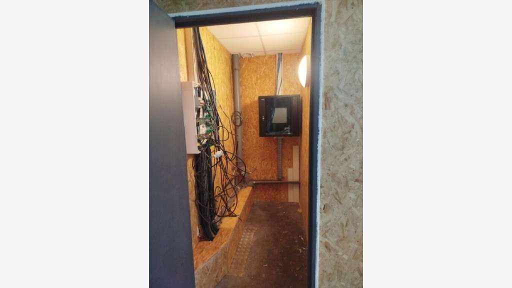 À louer local d'activités 336m² à Vierzon A71/A20