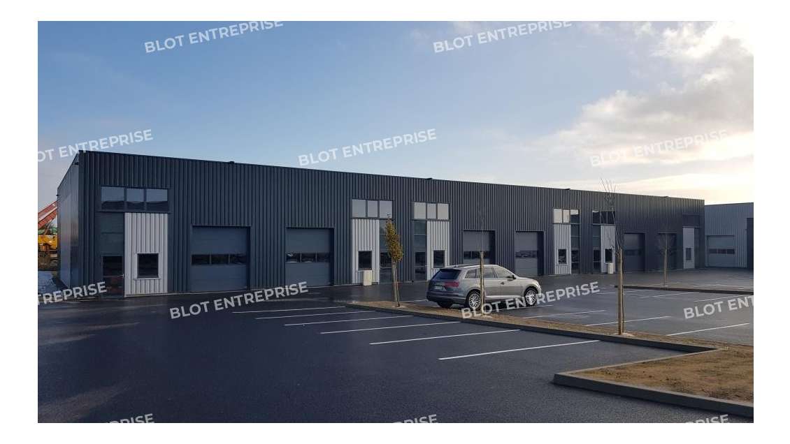A LOUER - LOCAUX D'ACTIVITÉS - 182 M² - VIGNEUX D