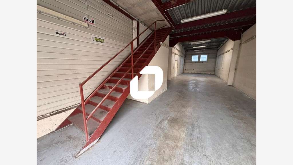 A louer Local d'activité 282m² Villabe