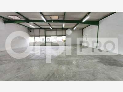 A louer local d'activité 650m² ZA Courtaboeuf