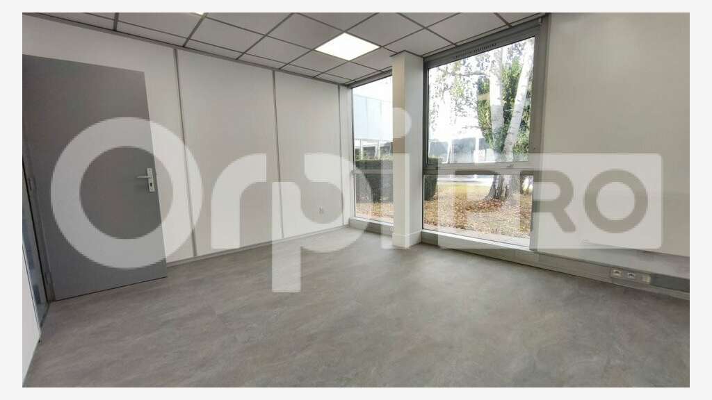 A louer local d'activité 650m² ZA Courtaboeuf