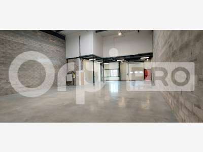 A louer local avec bureaux 365m² Parc Courtaboeuf