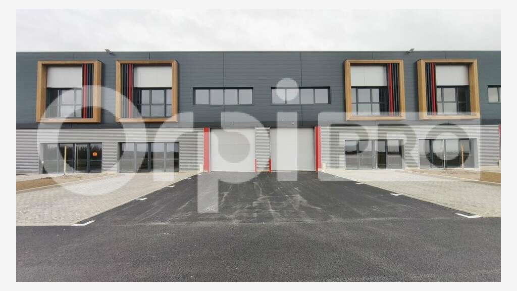 A louer local avec bureaux 365m² Parc Courtaboeuf