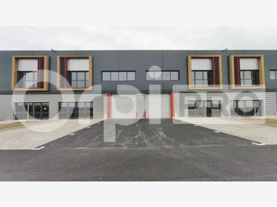 A louer local avec bureaux 365m² Parc Courtaboeuf