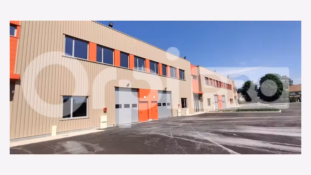 A louer local avec bureaux 365m² Parc Courtaboeuf