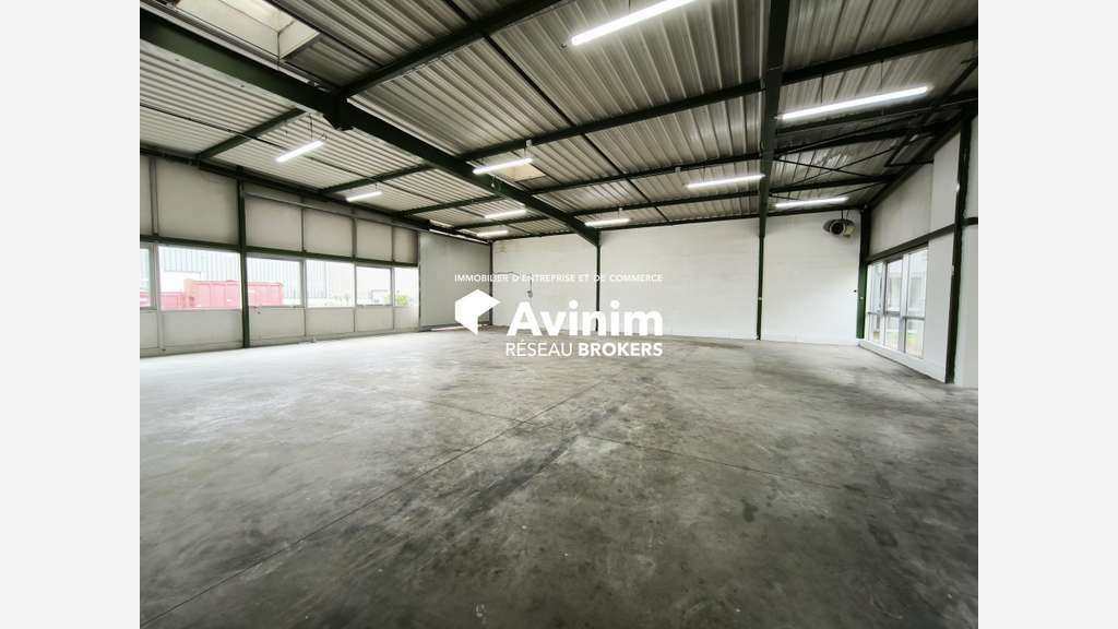 A louer local activité plain pied 650m² à Villebon