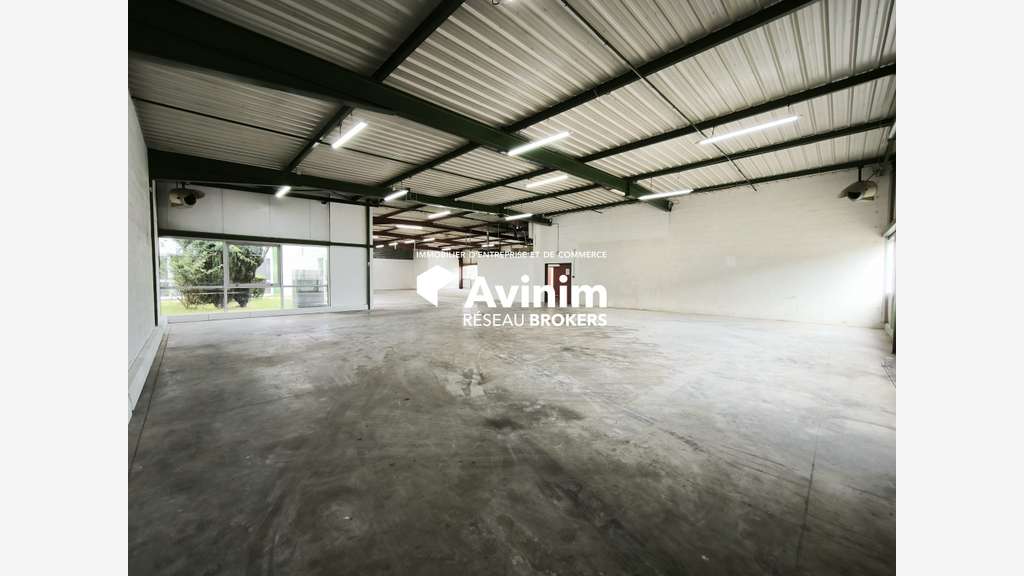 A louer local activité plain pied 650m² à Villebon