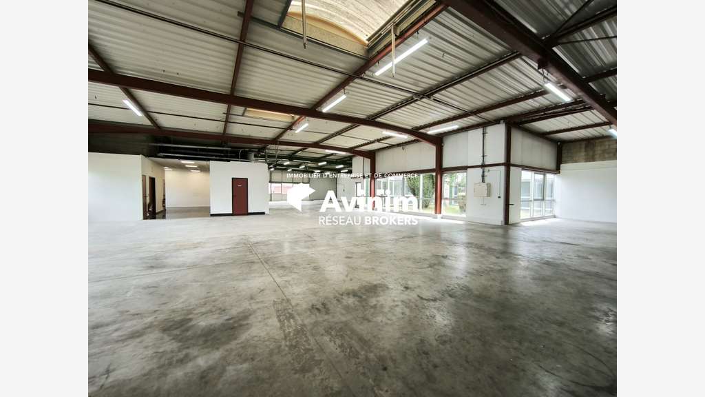 A louer local activité plain pied 650m² à Villebon