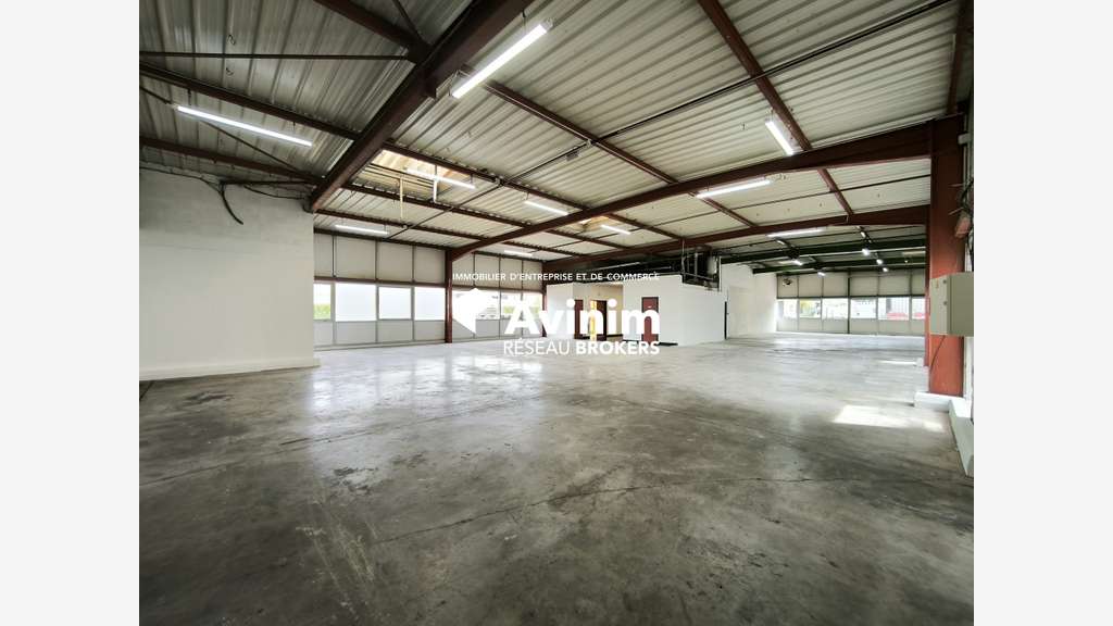 A louer local activité plain pied 650m² à Villebon
