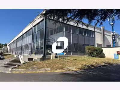 À proximité du centre commercial Villebon 2, et de