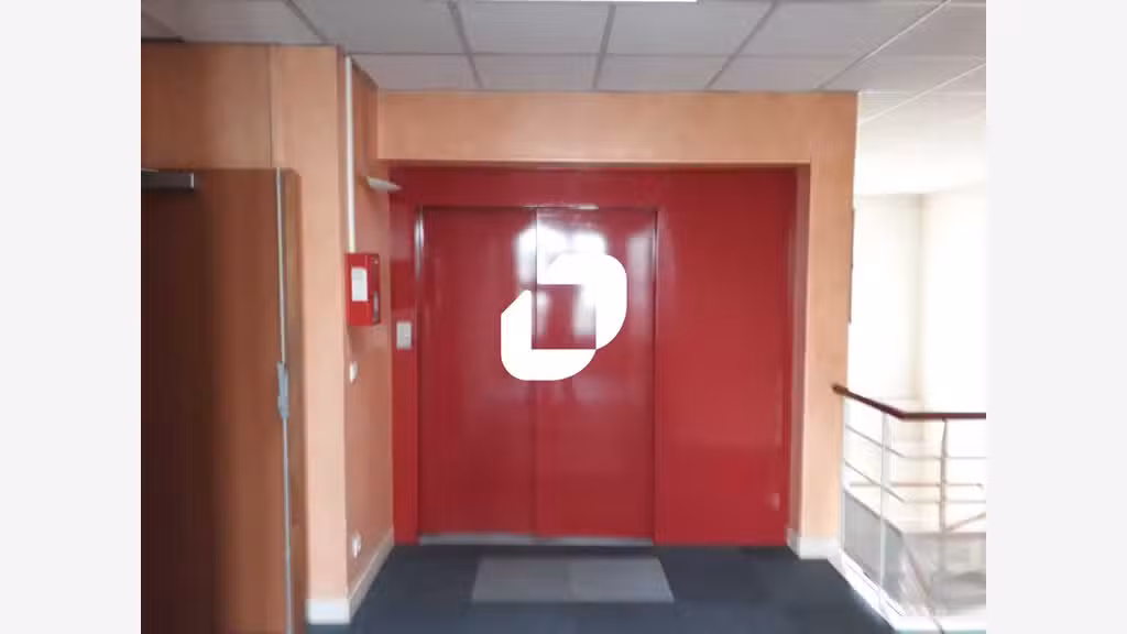 Surfaces de bureaux dans un parc sécurisé