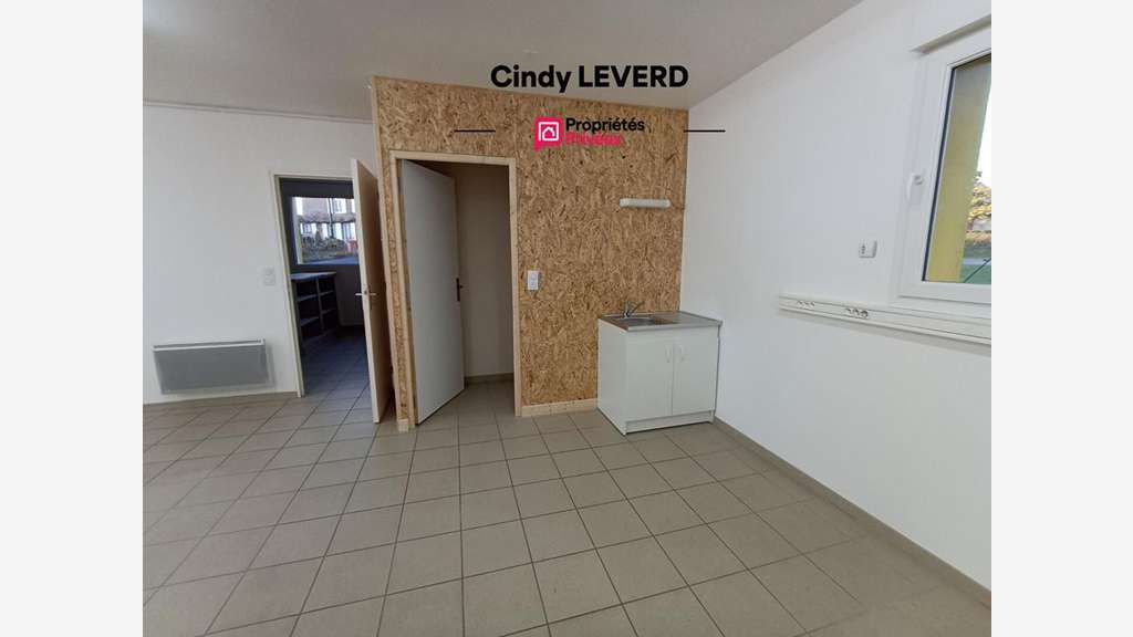 A louer local commercial 110m² La Chapelle Cécelin