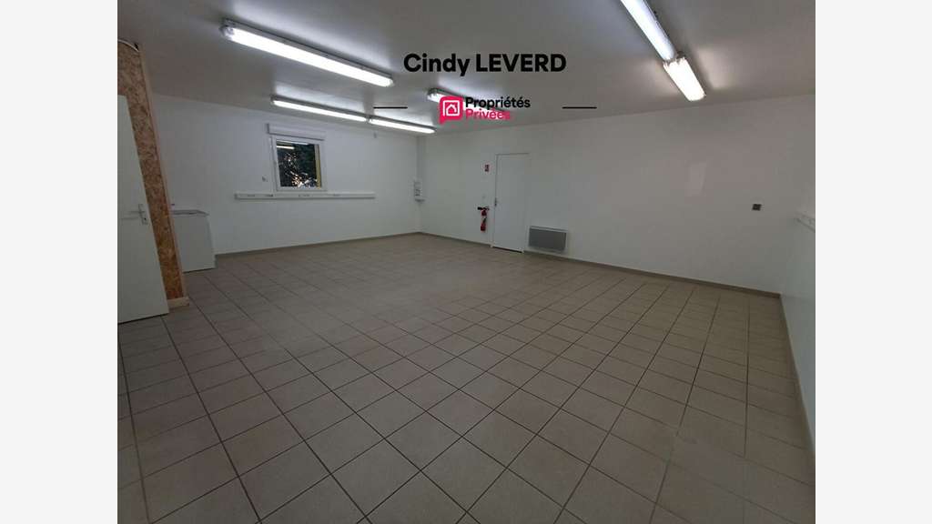 A louer local commercial 110m² La Chapelle Cécelin