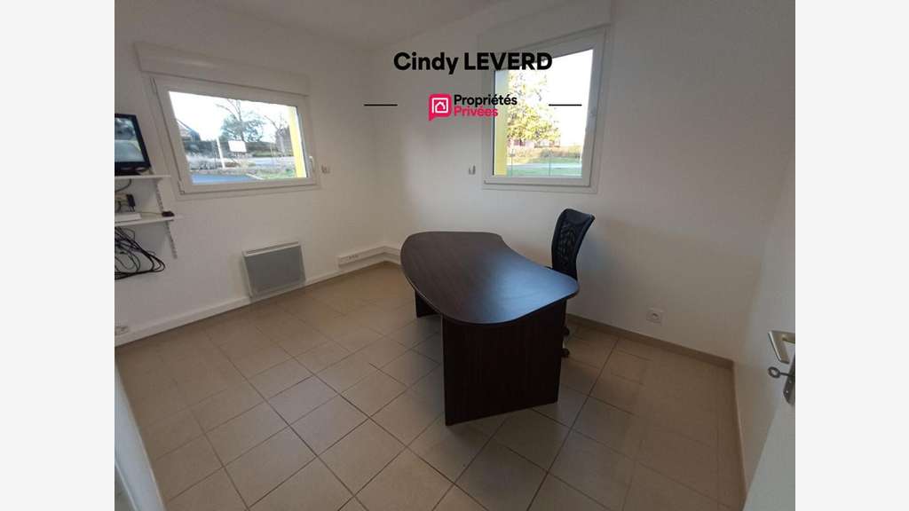 A louer local commercial 110m² La Chapelle Cécelin