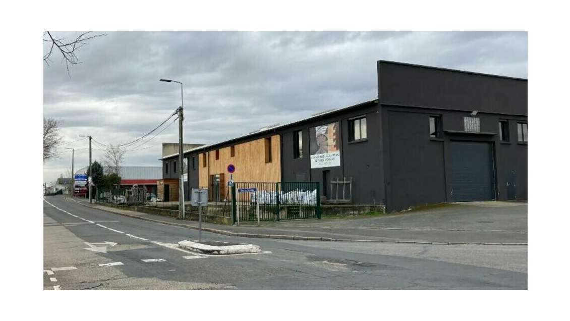 Local 904m² à louer à Villefranche sur Saône A6
