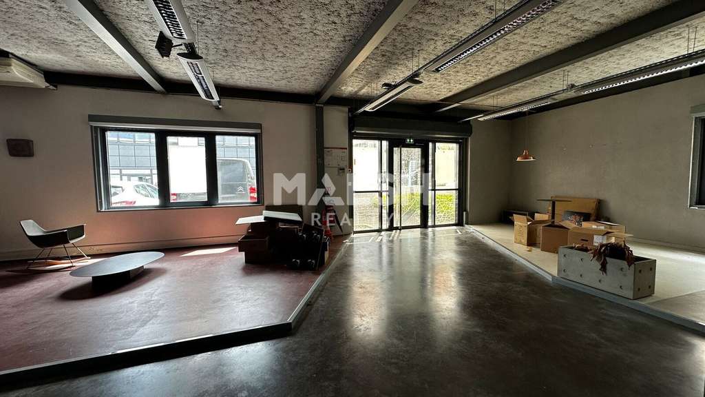 Loue local d'activités 870m² à Villefranche/Saône