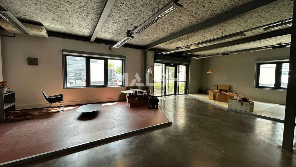 Loue local d'activités 870m² à Villefranche/Saône