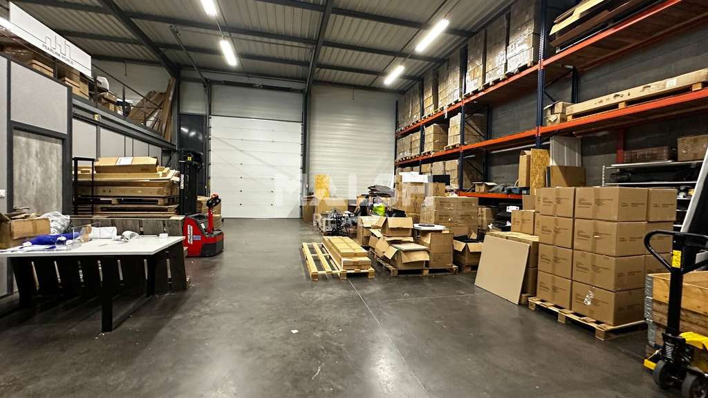 Loue local d'activités 870m² à Villefranche/Saône