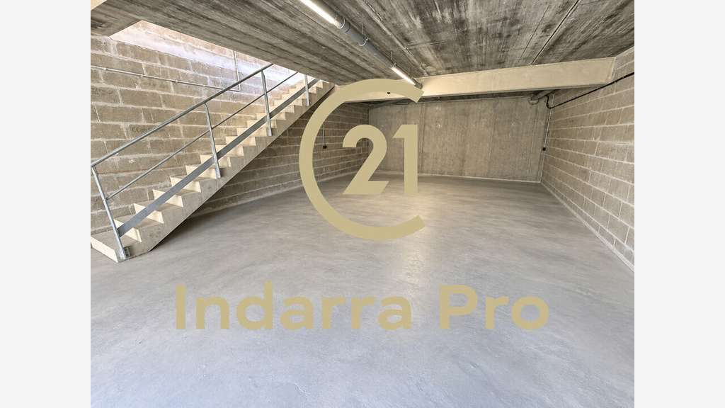 Local d'activité de 171m² à louer à Villefranque