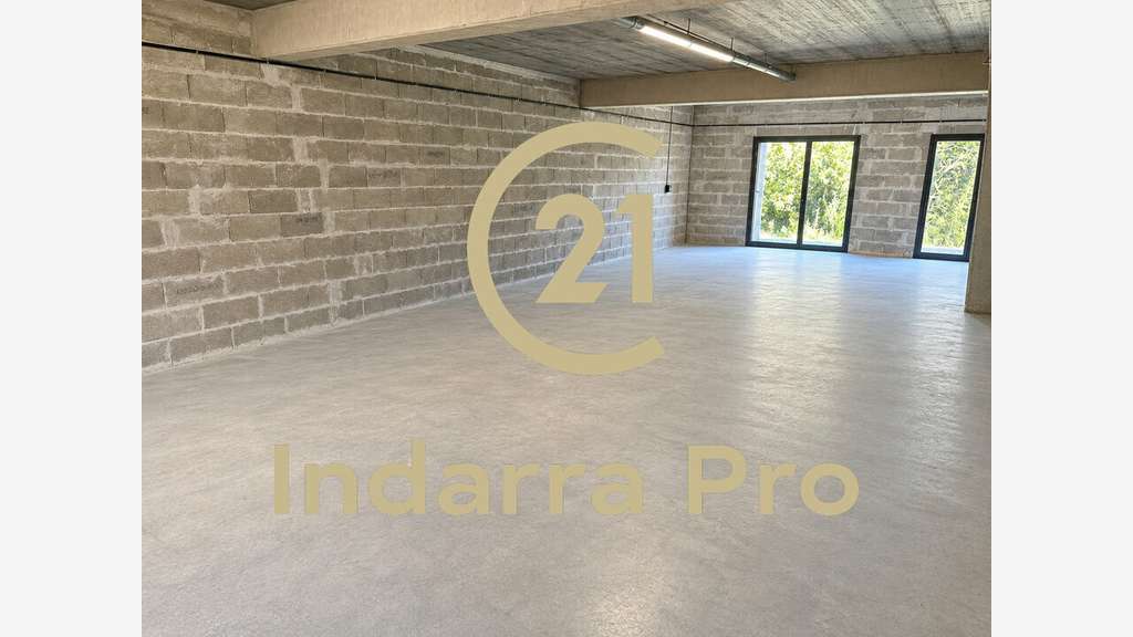 Local d'activité de 171m² à louer à Villefranque