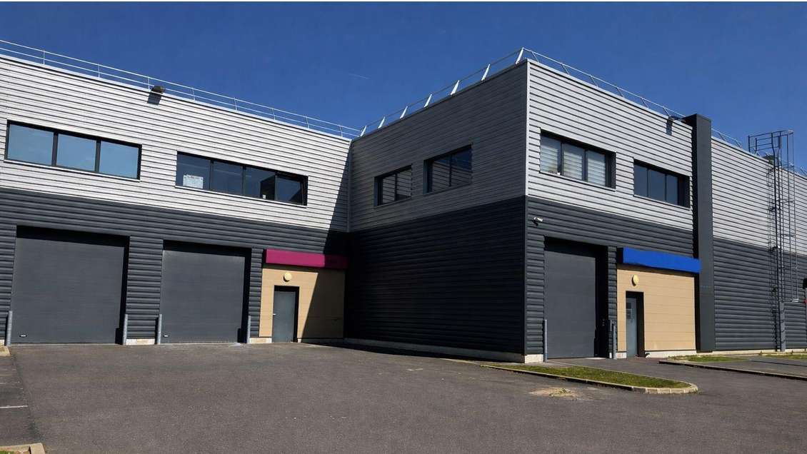 Location local activité 416m² empl strat Villejust