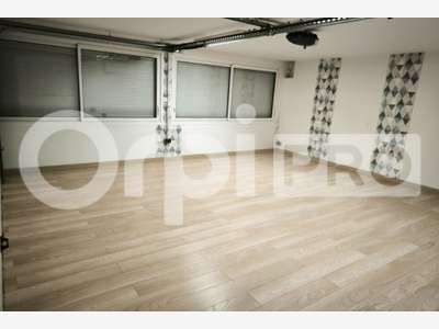 Local d'activité & bureaux 242m² à Villejust