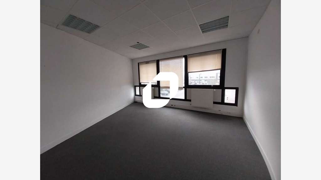 A louer Local d'activité 323m² Villejust