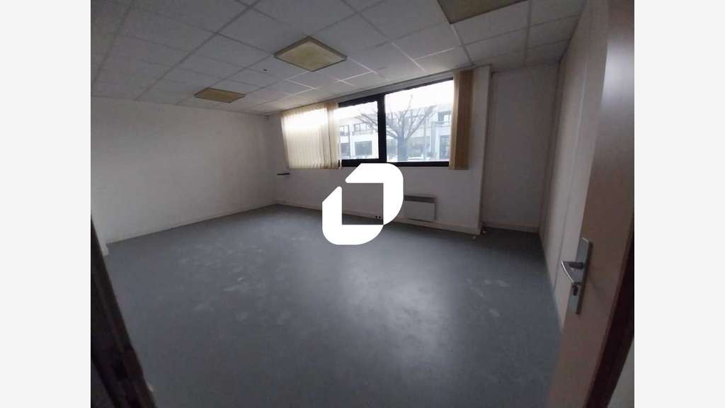 A louer Local d'activité 323m² Villejust