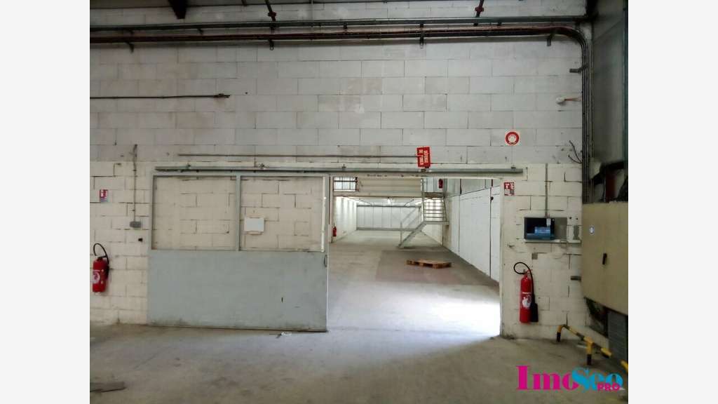 Entrepôt 1140m² à louer à Villenave-d'Ornon
