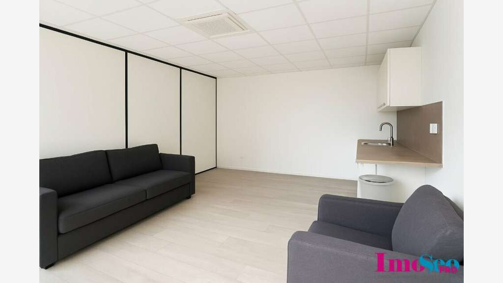Entrepôt 260m² à louer à Villenave-d'Ornon