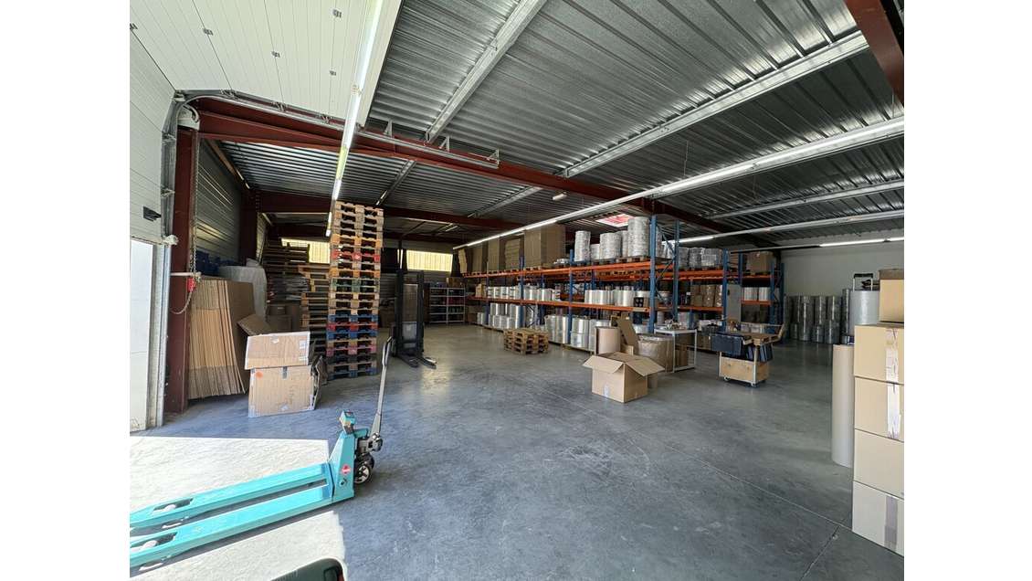 Local d'activités 700m²