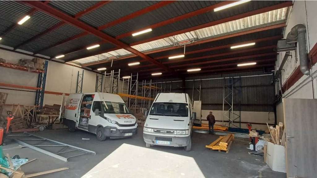À louer local 1500m² à Villeneuve-la-Garenne A86