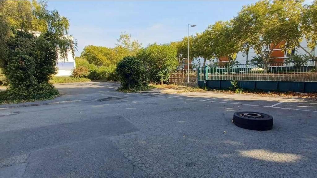 À louer local 1500m² à Villeneuve-la-Garenne A86