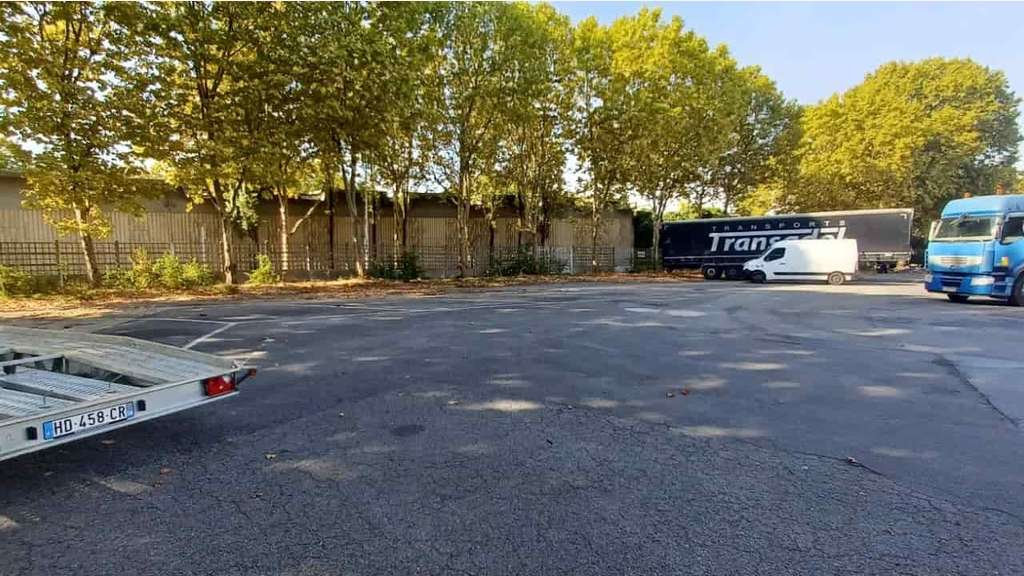 À louer local 1500m² à Villeneuve-la-Garenne A86