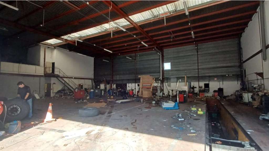 À louer local 1500m² à Villeneuve-la-Garenne A86