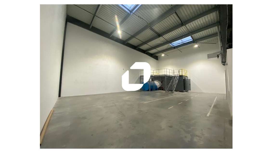  vous propose à la location un local de 52