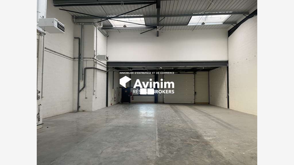 Local d'activités 520m² à louer à Villeneuve A86