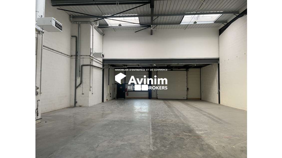 Local d'activités 520m² à louer à Villeneuve A86