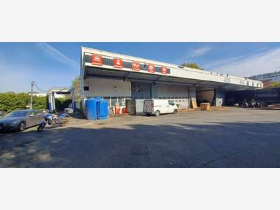 À louer – Local d'activités de 1 500 m² à Ville