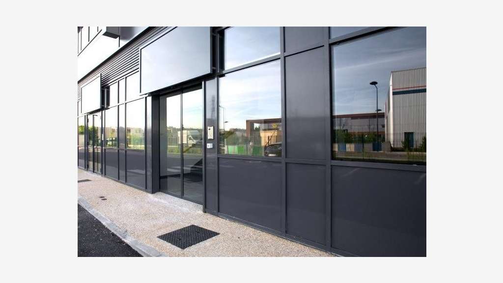 1236m² d'activité + bureaux, divisible dès 444m²