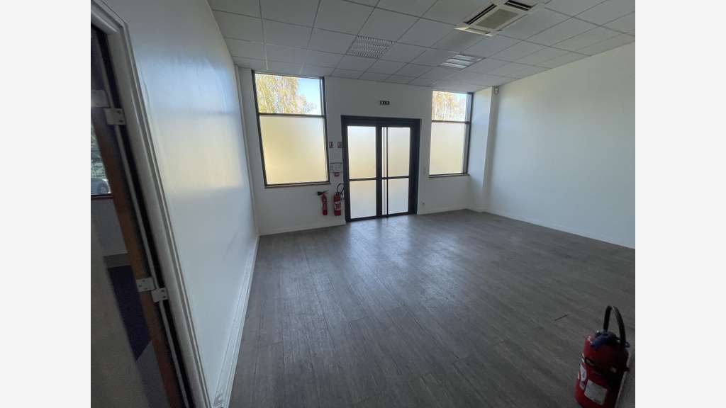 1236m² d'activité + bureaux, divisible dès 444m²