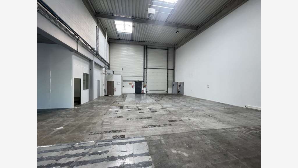 1236m² d'activité + bureaux, divisible dès 444m²