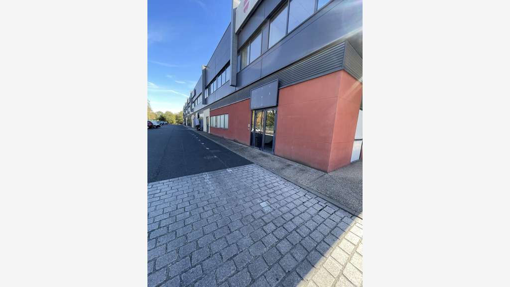 1236m² d'activité + bureaux, divisible dès 444m²