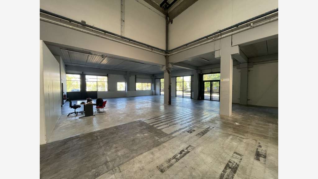 1236m² d'activité + bureaux, divisible dès 444m²