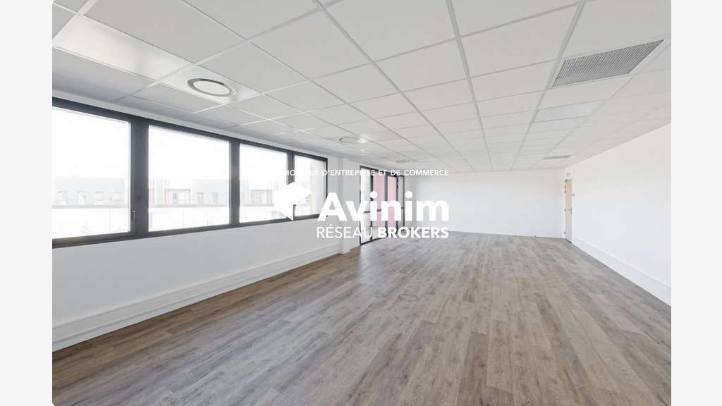 Entrepôt de 310m² à louer à Villeneuve les Avignon