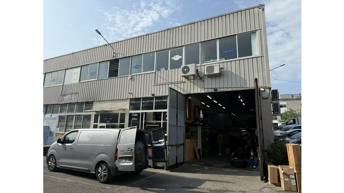 A louer local industriel 181m² Villeneuve Loubet