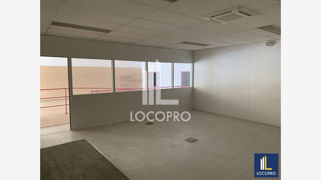 A louer local 500m² à Villeneuve-Loubet RN7
