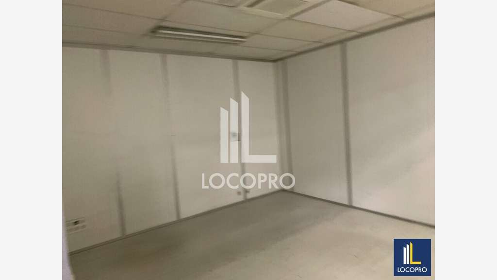 A louer local 500m² à Villeneuve-Loubet RN7